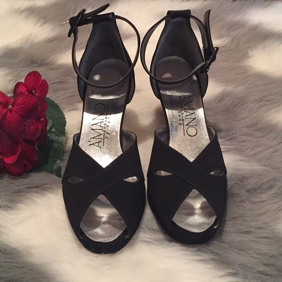 Ankle strap heels - Picture 2 of 8